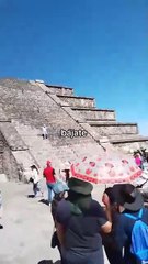 Abuchean a turista por subir pirámide de Teotihuacán (VIDEO)