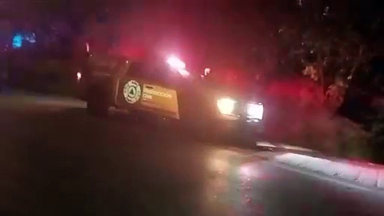 Conductor se vuelca en Cola de Caballo. (VIDEO)