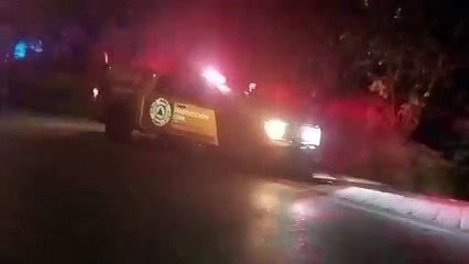 Conductor se vuelca en Cola de Caballo. (VIDEO)