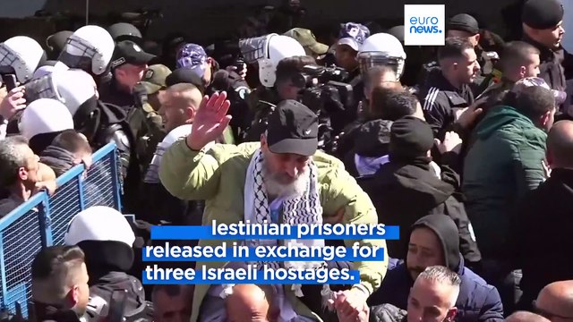 Released Palestinian prisoners greeted by cheering crowd of relatives and supporters