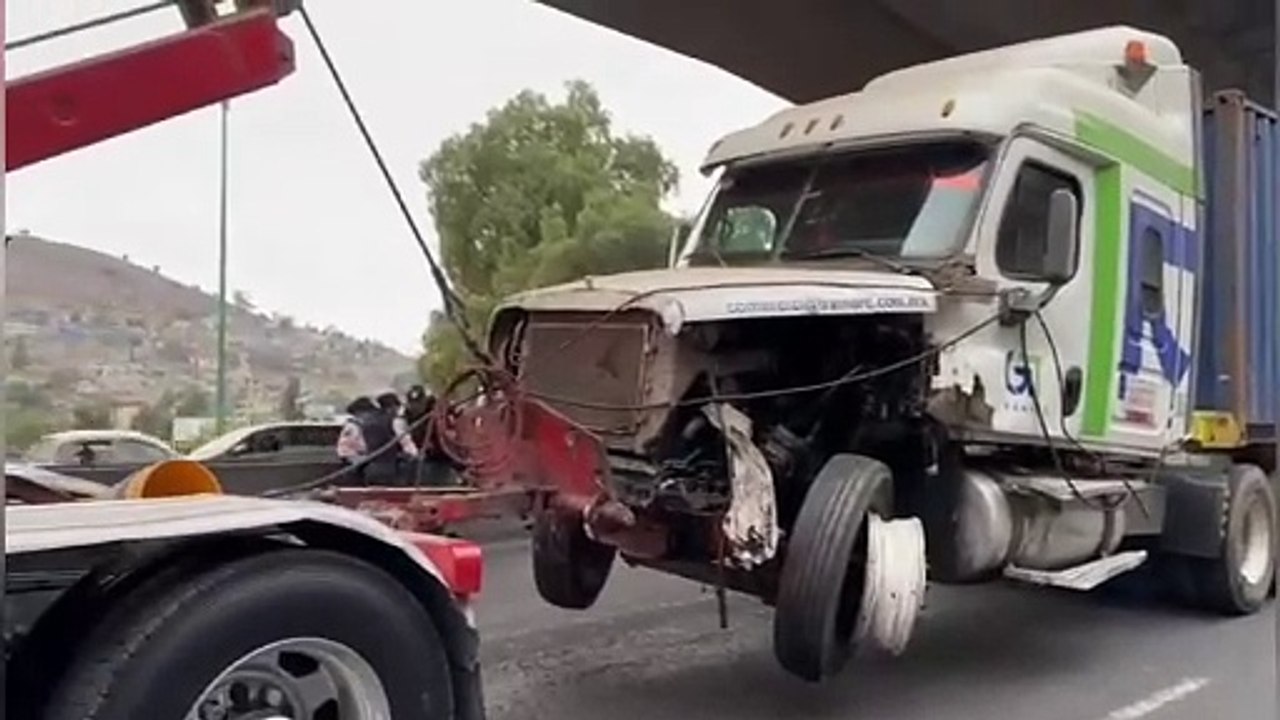 Paraliza choque múltiple la carretera México-Querétaro