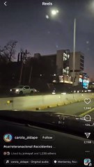 Captan a conductor manejando de reversa en la Carretera Nacional