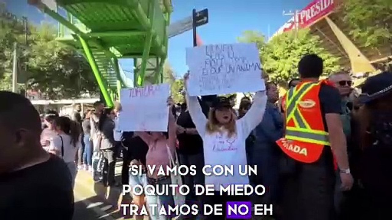 Realizan protesta afuera de “Plaza México” contra fiesta taurina, sin agresiones