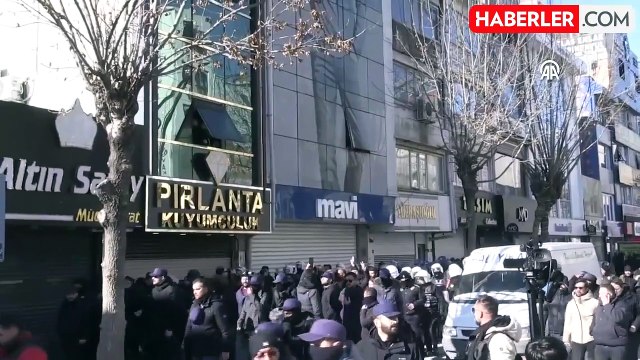 Van'da izinsiz yürüyüşe polis müdahalesi: 172 gözaltı