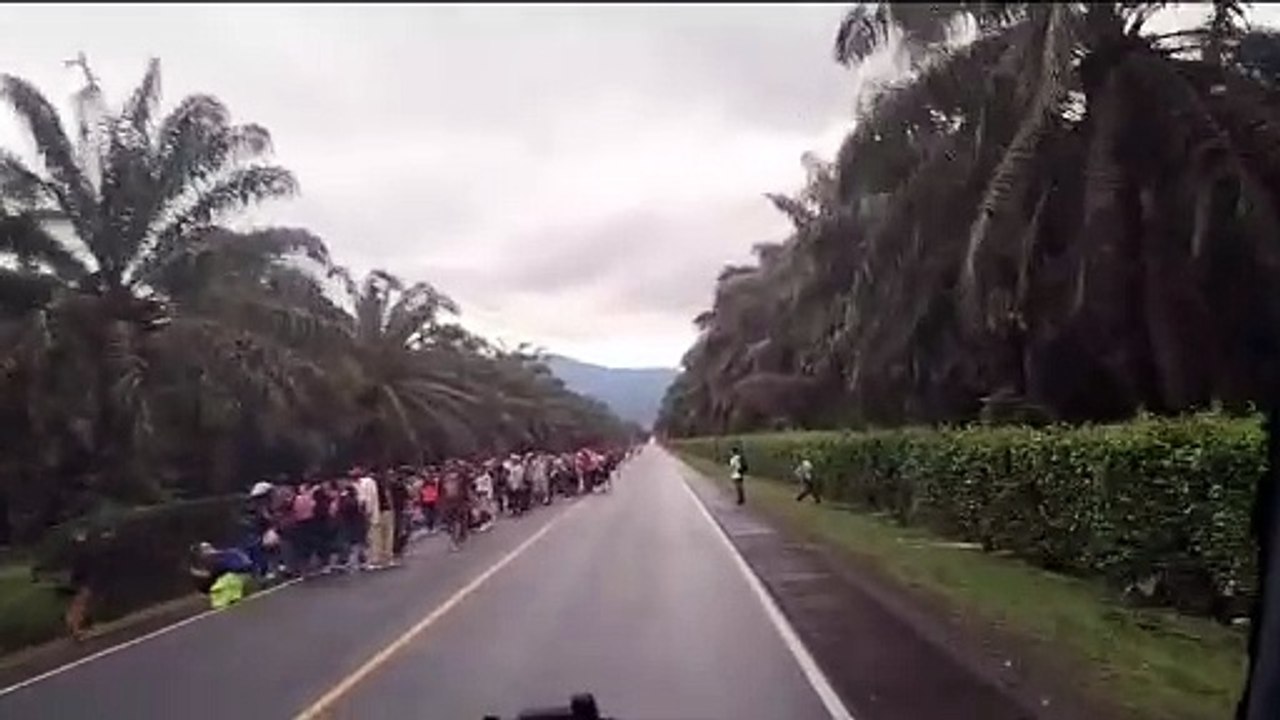 Se disuelve caravana de 500 migrantes hondureños en Guatemala