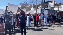 Bloquean avenidas y carreteras personal sindicalizado del ISEM (VIDEO)