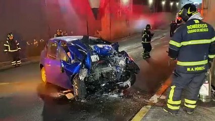 Automovilista pierde el control de su vehículo y se impacta contra muro