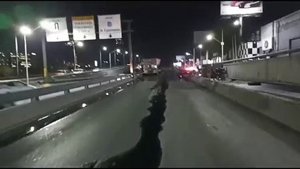 VIDEO | Cierre total en avenida Morones Prieto tras volcadura de tráiler