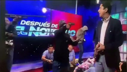 Se desata la violencia en Ecuador, encapuchados toman canal de televisión