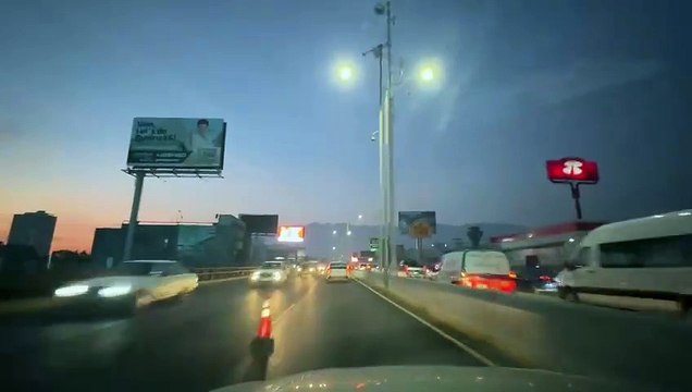 VIDEO | Contraflujo en avenida Gonzalitos de Monterrey mantiene vialidad fluida