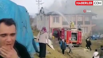 Sinop'ta 2 Katlı Evin Çatısında Yangın Çıktı