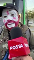 Ofrece Payasito del Metro chocolates y alegría a usuarios