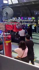 Falla joven en impresionar a su cita y se hace viral (VIDEO)