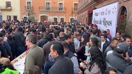 Realizan la tradicional Partida de Rosca desde la Plaza de Armas de Saltillo