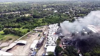 Explota bodega con combustible ilegal incautado por FGR en Tabasco
