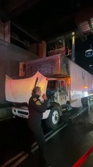 Arde camión cargado de cartón en Constituyentes, no hubo heridos