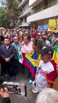 Venezolanos protestan frente a la Embajada de Venezuela en México contra Nicolás Maduro