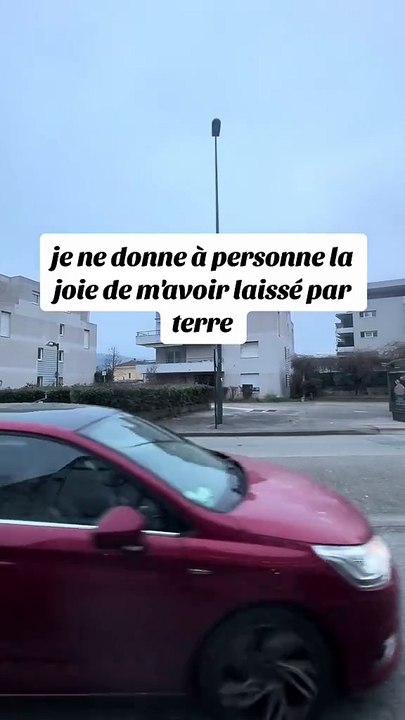 Je cesse de penser à ceux qui ne pensent jamais à moi