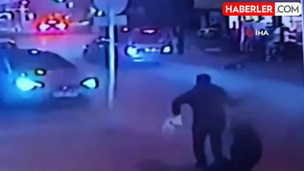 Topunu almak isteyen çocuğa araç çarptı