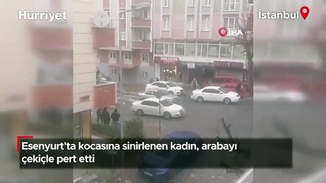 Esenyurt’ta kocasına sinirlenen kadın, arabayı çekiçle pert etti!