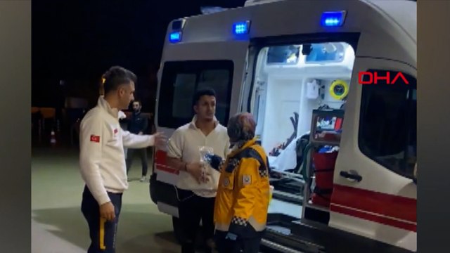 Kavgayı ayırmak isterken karnından bıçaklandı