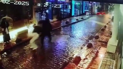 Taksim'de kadın turiste hayatının kabusunu yaşattılar