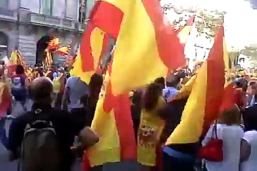 Unionista tüntetés, Barcelona, 2017  okt  8 540p [CEgCt1JckbQ]