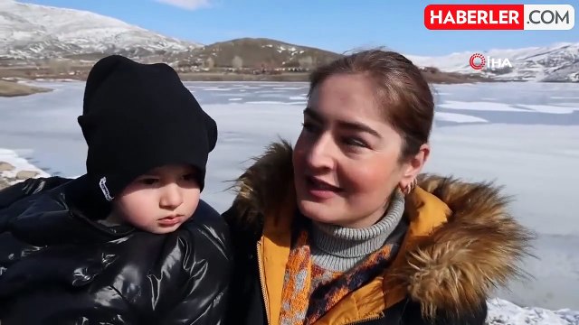Yıldız Gölü Dondu, Ziyaretçiler Yürüyerek Fotoğraf Çektirdi