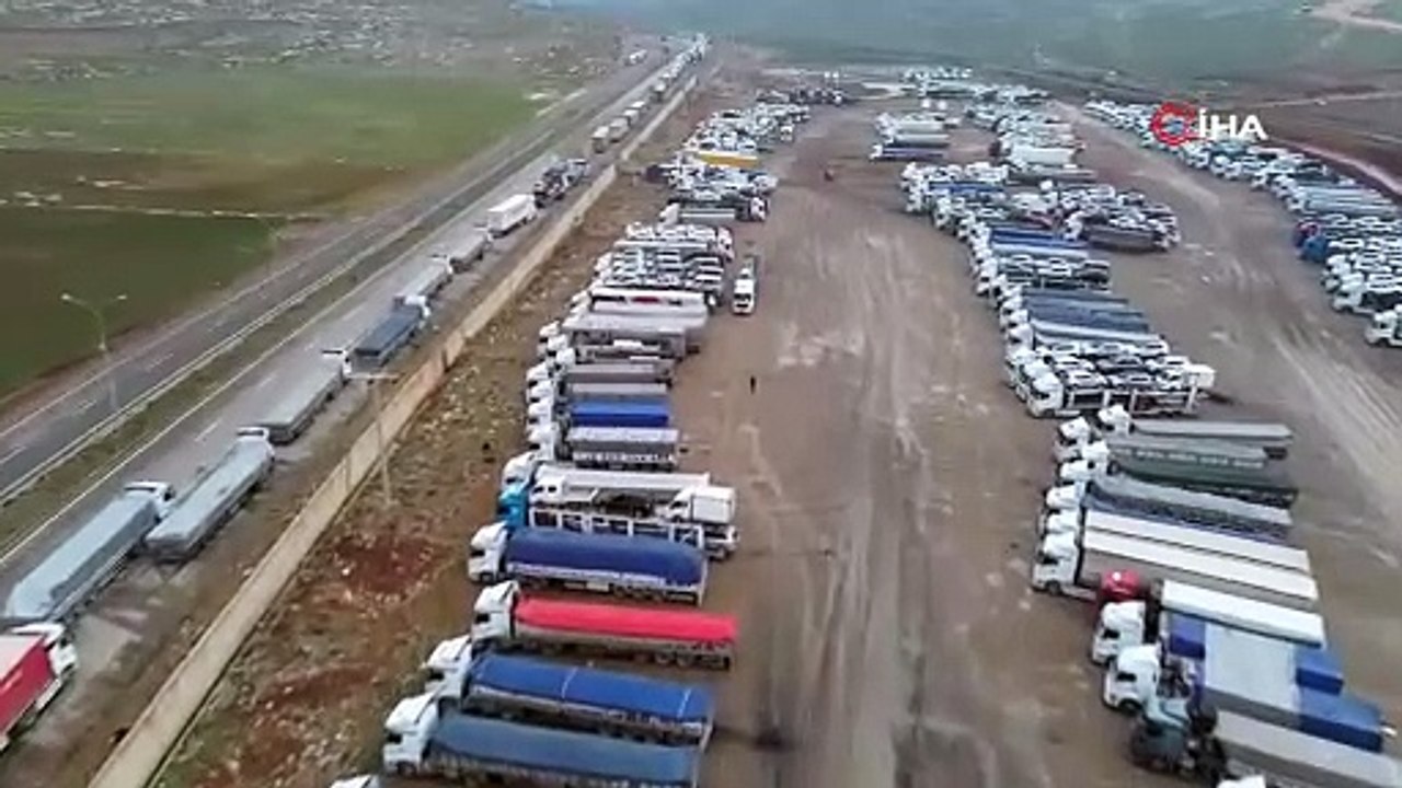 Yasak kalkınca sınıra akın ettiler! Binlercesi kuyruk oluşturdu!