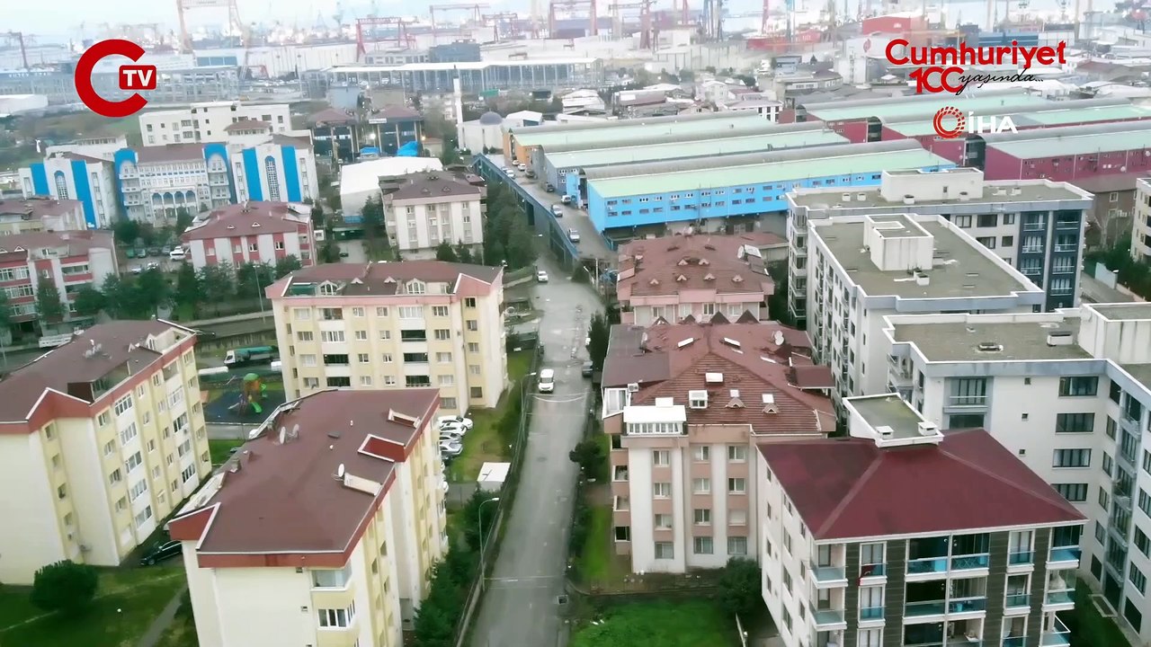 İstanbul'da duvarlarında çatlaklar oluşan 4 katlı bina boşaltılarak mühürlendi