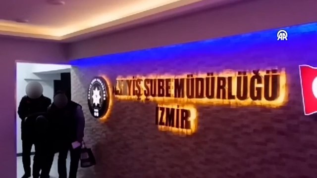 İzmir'de hırsızlık suçundan aranan firari hükümlü karı koca çatıda yakalandı