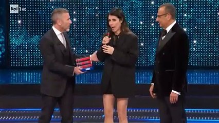 Sanremo, Giorgia in lacrime dopo il sesto posto. La platea: "Hai vinto"