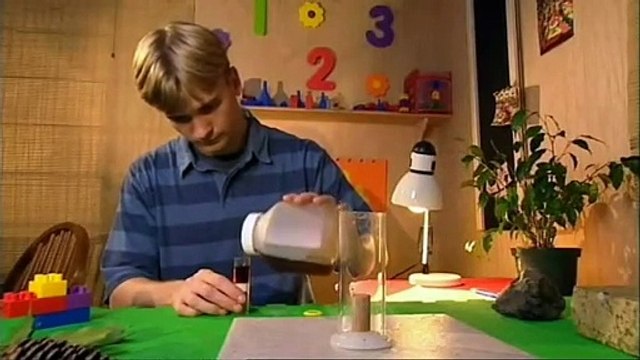 Kendine taştan alet yapan ve para kullanan akıllı maymun