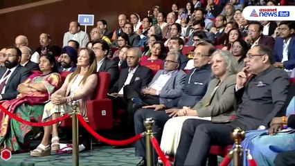 क्या है Bharat Tex 2025 जिसमें शामिल हुए नरेंद्र मोदी? प्रदर्शनी दिखा रहे लोगों से की बातें