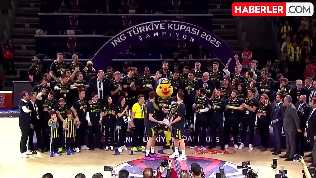 Beşiktaş Fibabanka, 104-81 mağlup eden Fenerbahçe Beko, Türkiye Kupası'nın sahibi oldu