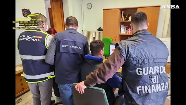 Soldi e documenti falsi, scoperta rete su dark web e Telegram