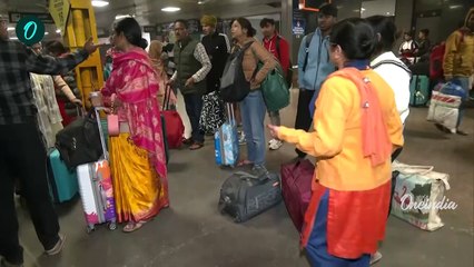Patna Railway Station: Prayagraj, Patna रेल्वे स्टेशन पर उमड़ी भीड़, तोड़े ट्रेनों के शीशे | वनइंडिया