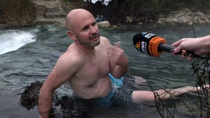 Γάλλοι, Γερμανοί, Κινέζοι στην Ιαματική Πηγή των Θερμοπυλών για μπάνιο με μηδέν κόστος και μηδέν όφελος για την περιοχή!