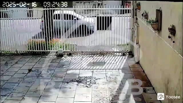 Carro capota em rua no Bairro Alto, e morador reclama da alta velocidade empregada pelos carros