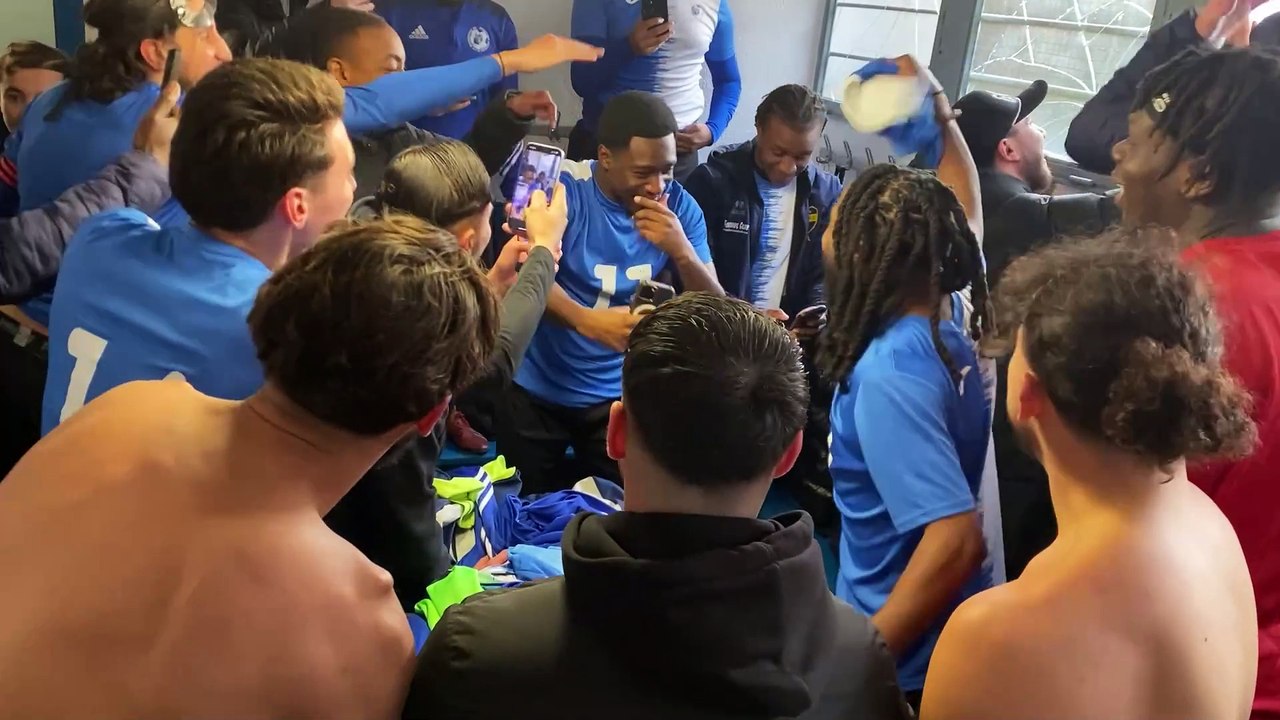 Une grosse Ambiance dans les vestiaires de CHAMPAGNE après la brillante victoire des Séniors A face à ECOUEN