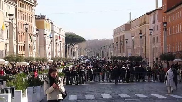 El papa, ingresado por bronquitis, falta con aviso a la oración del Ángelus