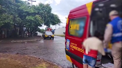 Motociclista de 19 anos é socorrido após acidente com carro no Pacaembu