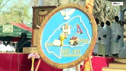 Jubilé des 125 ans d’évangélisation au Burkina : Autour du représentant du Pape, des milliers de chrétiens prient pour un pays débarrassé de « toute forme de violence »