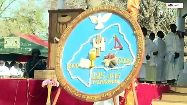 Jubilé des 125 ans d’évangélisation au Burkina : Autour du représentant du Pape, des milliers de chrétiens prient pour un pays débarrassé de « toute forme de violence »