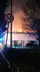Scoppia incendio in officina tra Castenaso e Granarolo: il video