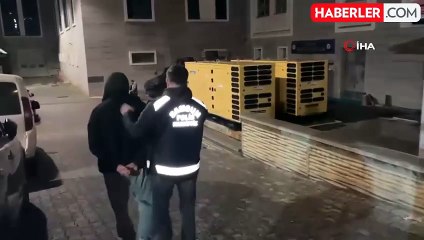 Hırsızlıkla Aranan Şahıs Uyuşturucuyla Yakalandı