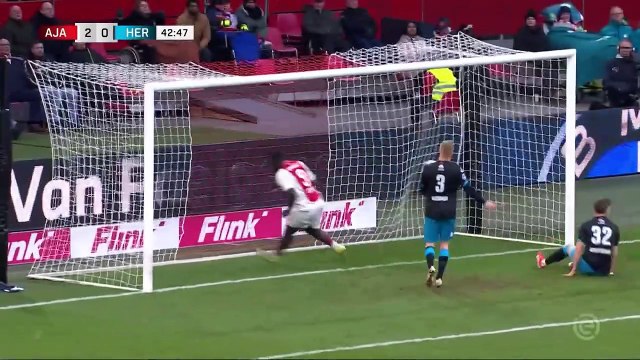 Eredivisie - L'Ajax en passe 4 à Heracles et conforte sa place de leader