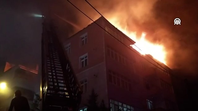 Tekirdağ'da bir apartmanda çıkan yangında 6 kişi dumandan etkilendi