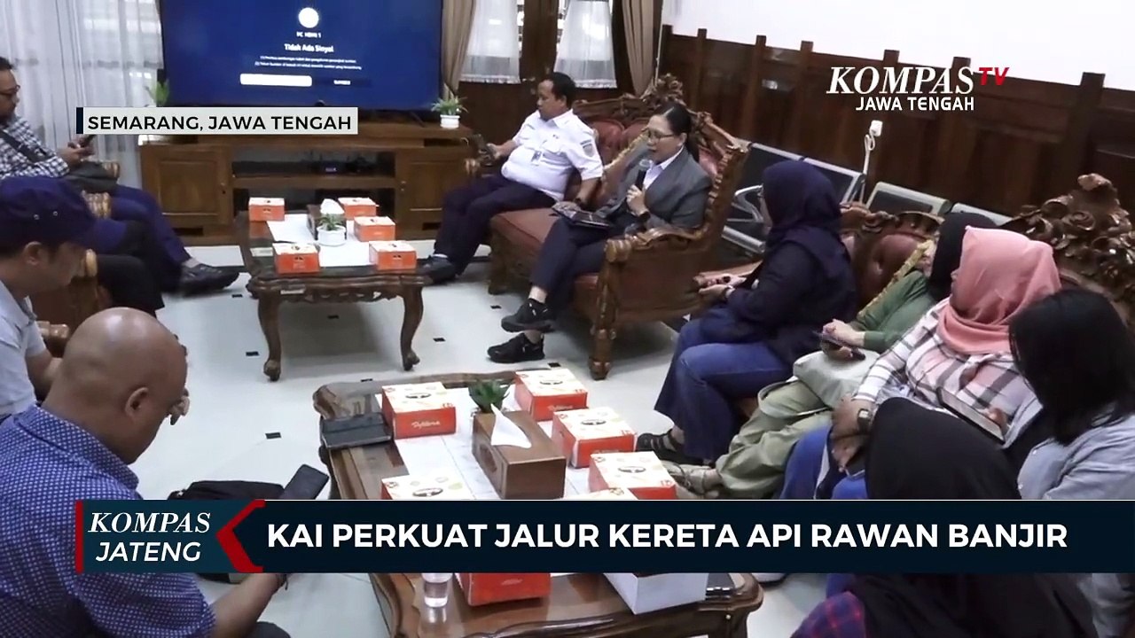 KAI Perkuat Jalur Kereta Api Rawan Banjir