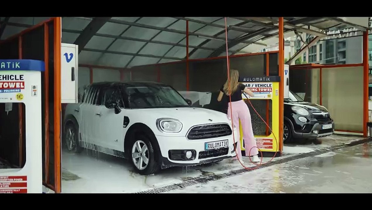 Cars Sparkle with Rulomatik Disposable Microfiber Car Drying Cloths!